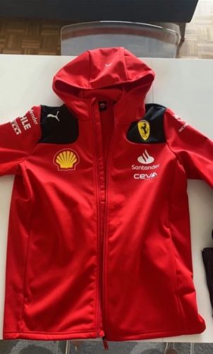 Chaqueta Softshell Scuderia Ferrari 2023 photo review