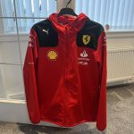 Chaqueta Softshell Scuderia Ferrari 2023 photo review