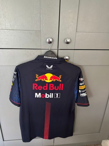 Polo del equipo Oracle Red Bull Racing 2023 photo review