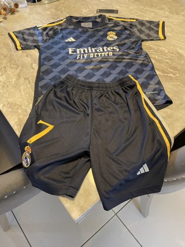 Real Madrid | Visita 23/24 | Kit niños + Shorts photo review